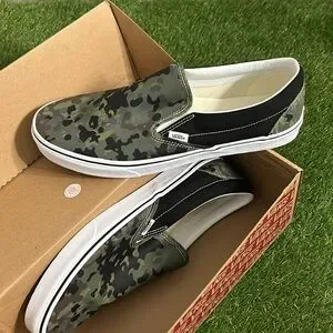 Rain camo green/black classic slip slip-on Classic Slip-On Shoe en Camo Green / Black | Vans CA main image 4